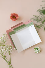 Carica l'immagine nel visualizzatore di Gallery, Partecipazioni/inviti con buste cofanetto - Linea Fiori (20 pezzi)